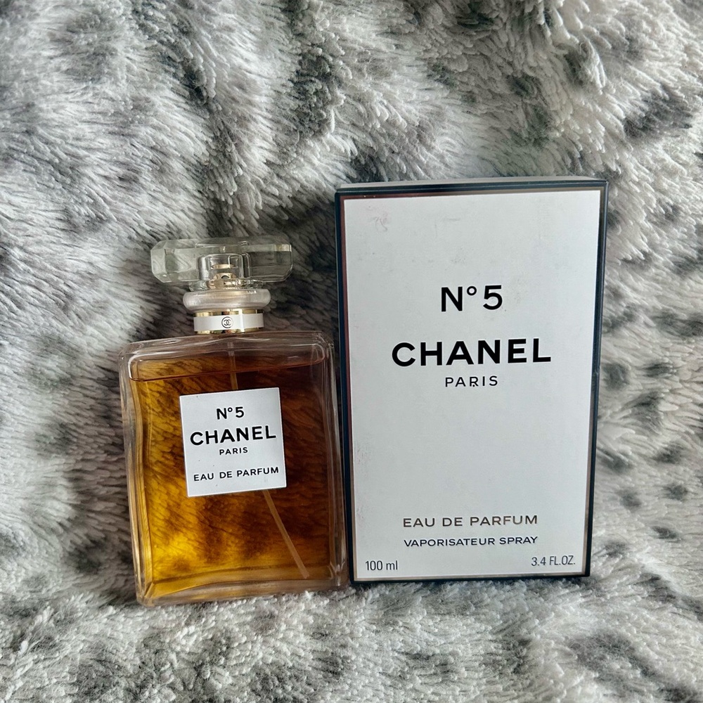 CHANEL No. 5 Eau de Parfum with Gold Hue